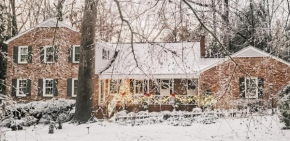 Colonial Gardens B & B